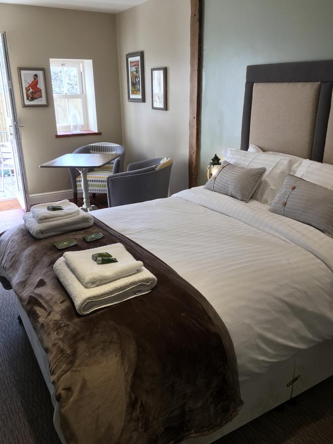 Greyhound Inn Wilton Wilton  Eksteriør billede