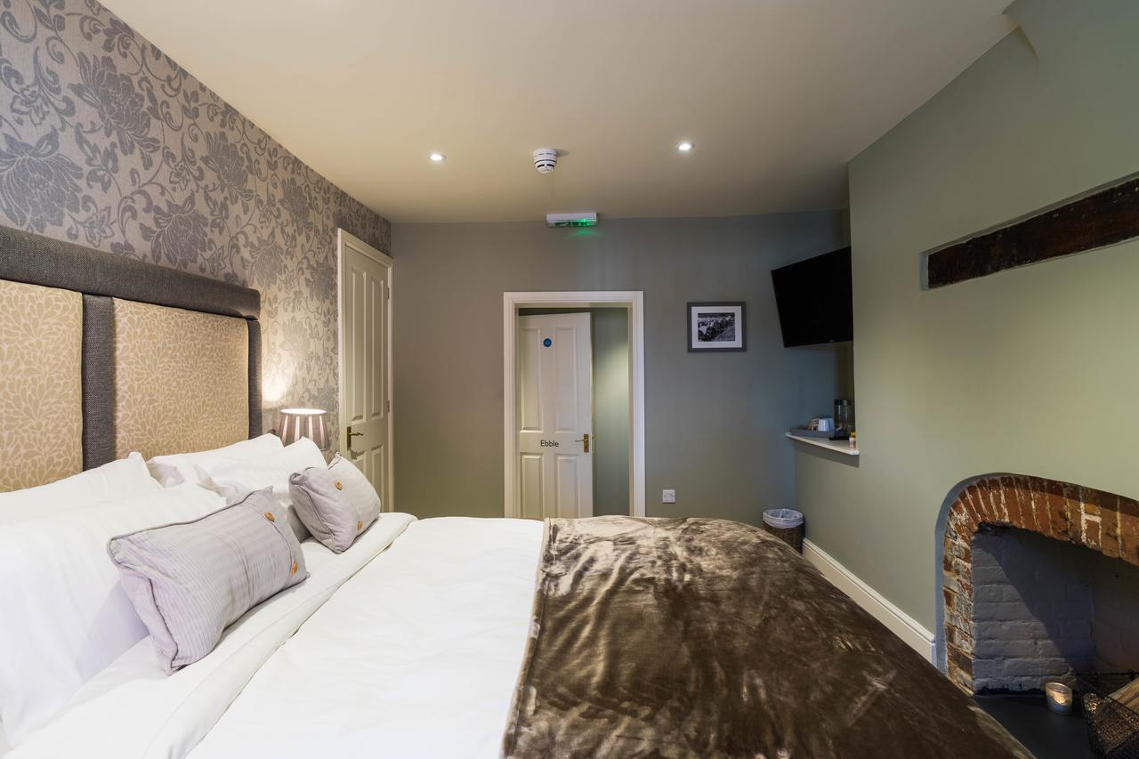 Greyhound Inn Wilton Wilton  Eksteriør billede