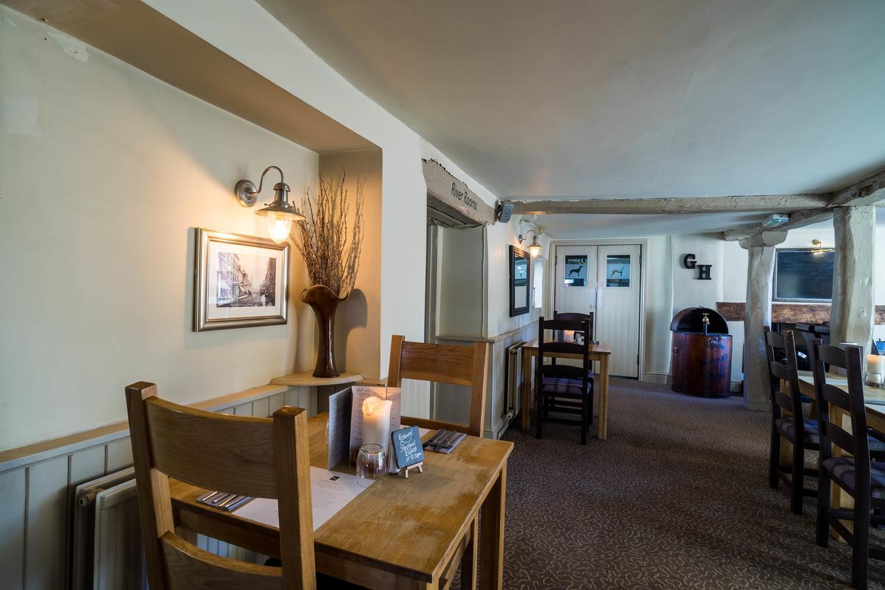 Greyhound Inn Wilton Wilton  Eksteriør billede
