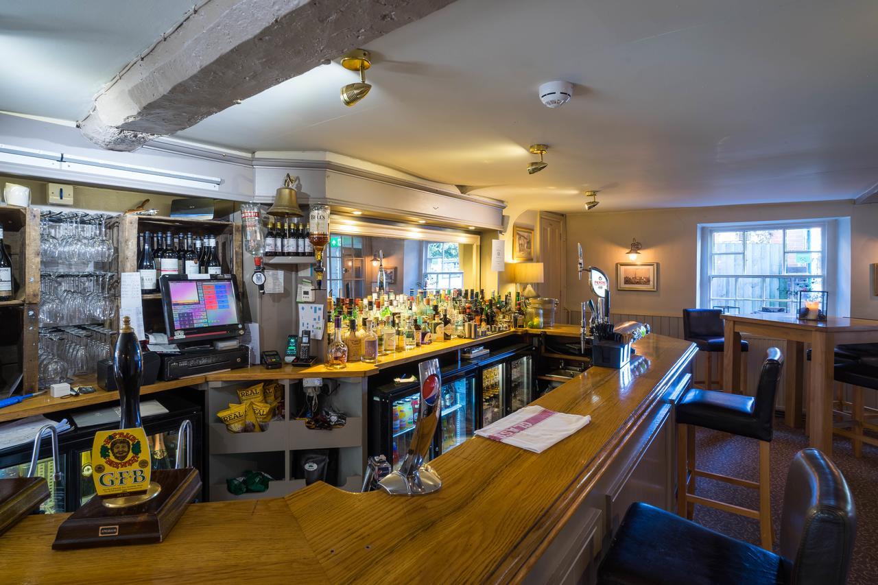 Greyhound Inn Wilton Wilton  Eksteriør billede